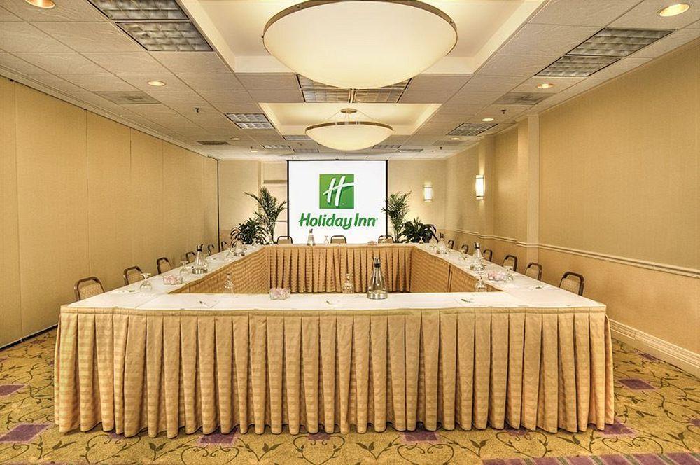 Holiday Inn Alexandria At Carlyle By Ihg Exterior foto